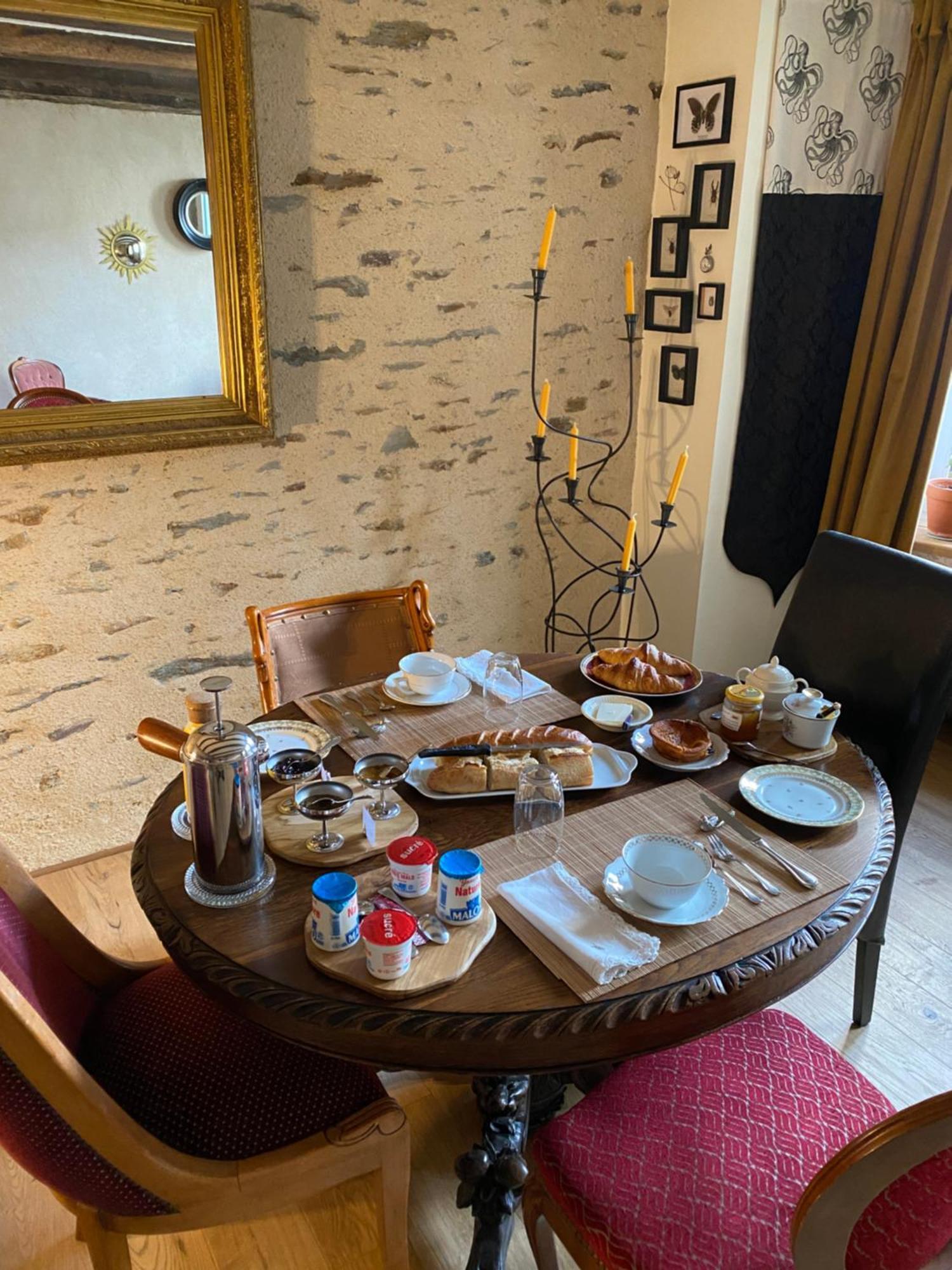 Une Nuit Chez Une Artisane Жослен Экстерьер фото